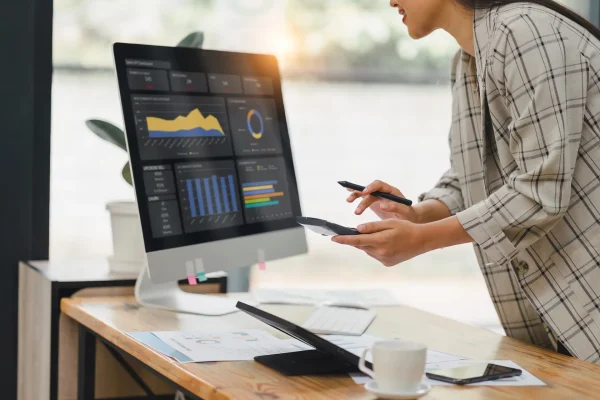 Businesswoman,Working,And,Calculating,On,Digital,Financial,Dashboard,,Planning,Business